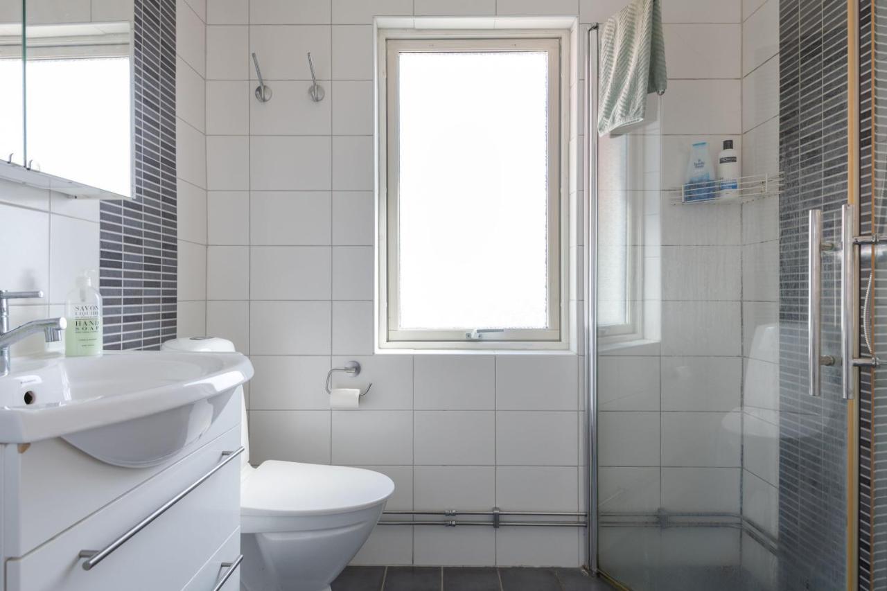 White & Bright Room In A Shared Apartment Гьотеборг Екстериор снимка